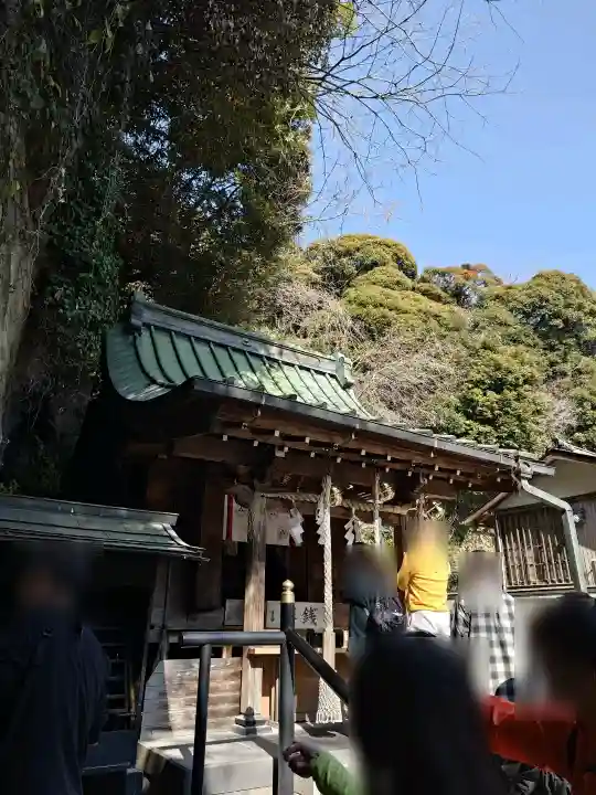 銭洗弁財天宇賀福神社の{uncategorized: "未分類", other: "その他", undefined: "問題あり", building: "その他建物", grave: "お墓", sacred_gate: "鳥居", guardian: "狛犬", statue: "像", buddha: "仏像", history: "歴史", nature: "自然", garden: "庭園", animal: "動物", pagoda: "塔", temizu: "手水舎", mountain_gate: "山門・神門", sanctuary: "本殿・本堂", subordinate: "末社・摂社", art: "芸術", scenery: "景色", jizo: "地蔵", ema: "絵馬", goshuin: "御朱印", omikuji: "おみくじ", items: "授与品その他", amulet: "お守り", goshuincho: "御朱印帳", eats: "食事", festival: "お祭り", votive_dance: "神楽", shichigosan: "七五三参", wedding: "結婚式", experience: "体験その他", initially: "初詣", around: "周辺", anti_infection: "感染症対策"}