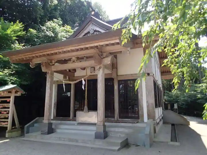 母智丘神社の本殿・本堂