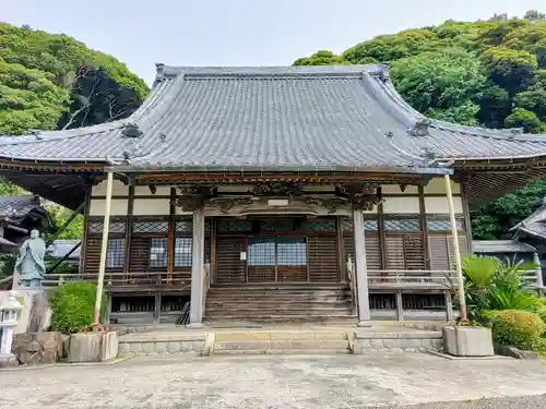 長満寺の本殿・本堂