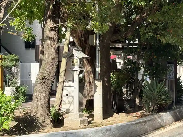 楠木大神の{uncategorized: "未分類", other: "その他", undefined: "問題あり", building: "その他建物", grave: "お墓", sacred_gate: "鳥居", guardian: "狛犬", statue: "像", buddha: "仏像", history: "歴史", nature: "自然", garden: "庭園", animal: "動物", pagoda: "塔", temizu: "手水舎", mountain_gate: "山門・神門", sanctuary: "本殿・本堂", subordinate: "末社・摂社", art: "芸術", scenery: "景色", jizo: "地蔵", ema: "絵馬", goshuin: "御朱印", omikuji: "おみくじ", items: "授与品その他", amulet: "お守り", goshuincho: "御朱印帳", eats: "食事", festival: "お祭り", votive_dance: "神楽", shichigosan: "七五三参", wedding: "結婚式", experience: "体験その他", initially: "初詣", around: "周辺", anti_infection: "感染症対策"}