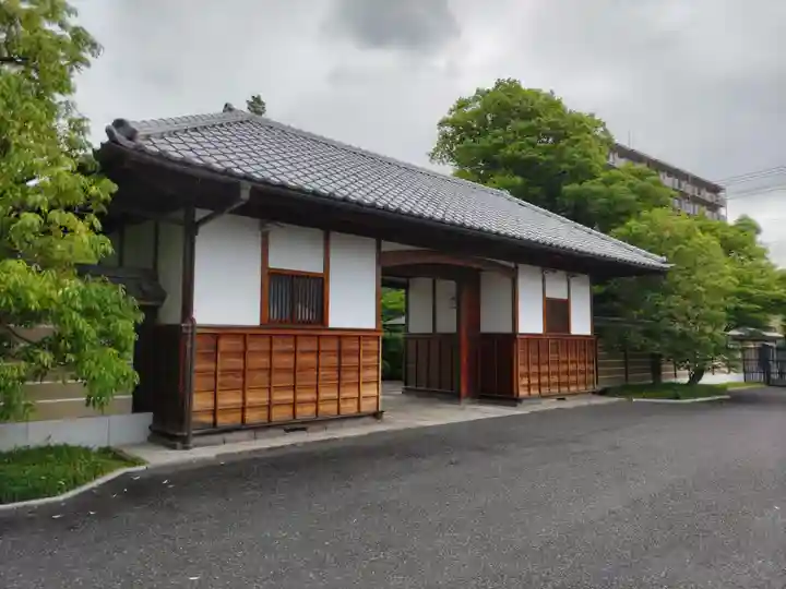 観音寺の山門・神門