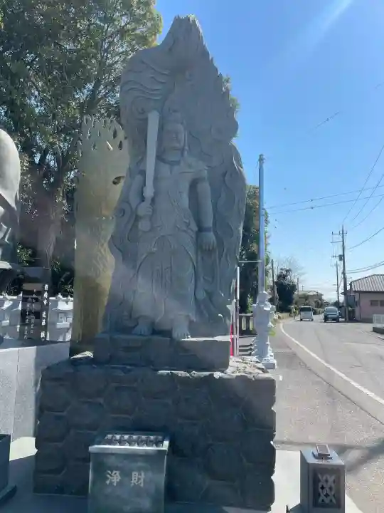 前橋厄除大師 蓮花院の{uncategorized: "未分類", other: "その他", undefined: "問題あり", building: "その他建物", grave: "お墓", sacred_gate: "鳥居", guardian: "狛犬", statue: "像", buddha: "仏像", history: "歴史", nature: "自然", garden: "庭園", animal: "動物", pagoda: "塔", temizu: "手水舎", mountain_gate: "山門・神門", sanctuary: "本殿・本堂", subordinate: "末社・摂社", art: "芸術", scenery: "景色", jizo: "地蔵", ema: "絵馬", goshuin: "御朱印", omikuji: "おみくじ", items: "授与品その他", amulet: "お守り", goshuincho: "御朱印帳", eats: "食事", festival: "お祭り", votive_dance: "神楽", shichigosan: "七五三参", wedding: "結婚式", experience: "体験その他", initially: "初詣", around: "周辺", anti_infection: "感染症対策"}