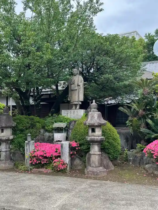 長久寺の{uncategorized: "未分類", other: "その他", undefined: "問題あり", building: "その他建物", grave: "お墓", sacred_gate: "鳥居", guardian: "狛犬", statue: "像", buddha: "仏像", history: "歴史", nature: "自然", garden: "庭園", animal: "動物", pagoda: "塔", temizu: "手水舎", mountain_gate: "山門・神門", sanctuary: "本殿・本堂", subordinate: "末社・摂社", art: "芸術", scenery: "景色", jizo: "地蔵", ema: "絵馬", goshuin: "御朱印", omikuji: "おみくじ", items: "授与品その他", amulet: "お守り", goshuincho: "御朱印帳", eats: "食事", festival: "お祭り", votive_dance: "神楽", shichigosan: "七五三参", wedding: "結婚式", experience: "体験その他", initially: "初詣", around: "周辺", anti_infection: "感染症対策"}