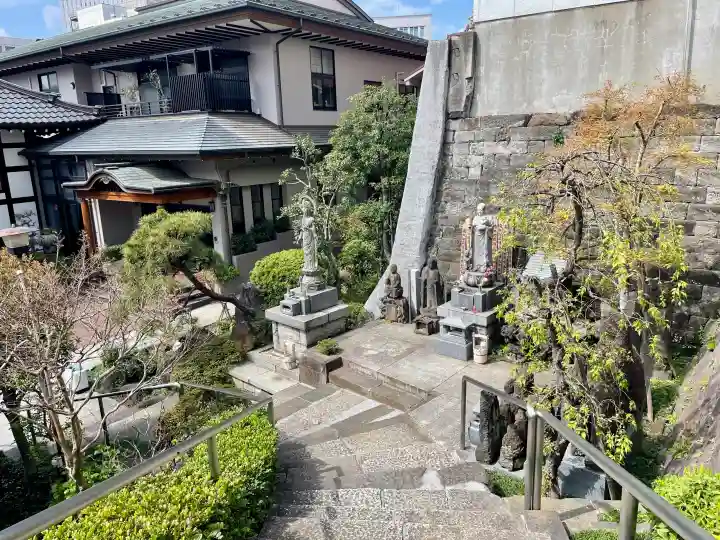 妙清寺の{uncategorized: "未分類", other: "その他", undefined: "問題あり", building: "その他建物", grave: "お墓", sacred_gate: "鳥居", guardian: "狛犬", statue: "像", buddha: "仏像", history: "歴史", nature: "自然", garden: "庭園", animal: "動物", pagoda: "塔", temizu: "手水舎", mountain_gate: "山門・神門", sanctuary: "本殿・本堂", subordinate: "末社・摂社", art: "芸術", scenery: "景色", jizo: "地蔵", ema: "絵馬", goshuin: "御朱印", omikuji: "おみくじ", items: "授与品その他", amulet: "お守り", goshuincho: "御朱印帳", eats: "食事", festival: "お祭り", votive_dance: "神楽", shichigosan: "七五三参", wedding: "結婚式", experience: "体験その他", initially: "初詣", around: "周辺", anti_infection: "感染症対策"}