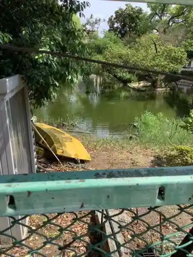 川原神社の庭園