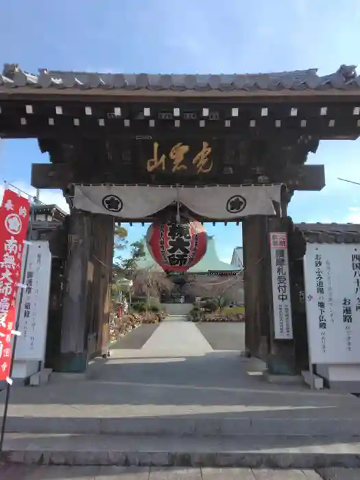 岩槻大師彌勒密寺の山門