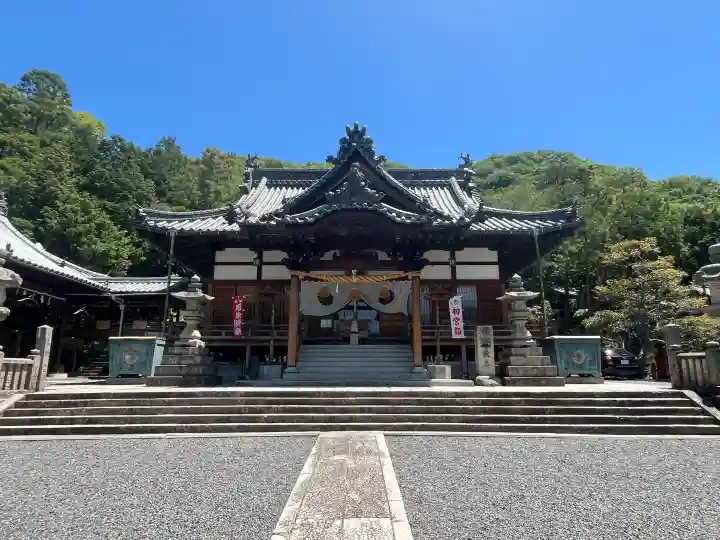 熊箇原八幡神社の{uncategorized: "未分類", other: "その他", undefined: "問題あり", building: "その他建物", grave: "お墓", sacred_gate: "鳥居", guardian: "狛犬", statue: "像", buddha: "仏像", history: "歴史", nature: "自然", garden: "庭園", animal: "動物", pagoda: "塔", temizu: "手水舎", mountain_gate: "山門・神門", sanctuary: "本殿・本堂", subordinate: "末社・摂社", art: "芸術", scenery: "景色", jizo: "地蔵", ema: "絵馬", goshuin: "御朱印", omikuji: "おみくじ", items: "授与品その他", amulet: "お守り", goshuincho: "御朱印帳", eats: "食事", festival: "お祭り", votive_dance: "神楽", shichigosan: "七五三参", wedding: "結婚式", experience: "体験その他", initially: "初詣", around: "周辺", anti_infection: "感染症対策"}