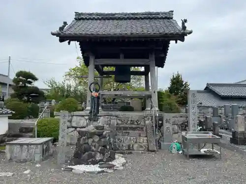 広潭寺の{uncategorized: "未分類", other: "その他", undefined: "問題あり", building: "その他建物", grave: "お墓", sacred_gate: "鳥居", guardian: "狛犬", statue: "像", buddha: "仏像", history: "歴史", nature: "自然", garden: "庭園", animal: "動物", pagoda: "塔", temizu: "手水舎", mountain_gate: "山門・神門", sanctuary: "本殿・本堂", subordinate: "末社・摂社", art: "芸術", scenery: "景色", jizo: "地蔵", ema: "絵馬", goshuin: "御朱印", omikuji: "おみくじ", items: "授与品その他", amulet: "お守り", goshuincho: "御朱印帳", eats: "食事", festival: "お祭り", votive_dance: "神楽", shichigosan: "七五三参", wedding: "結婚式", experience: "体験その他", initially: "初詣", around: "周辺", anti_infection: "感染症対策"}