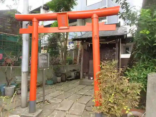 北浜三社稲荷神社の鳥居