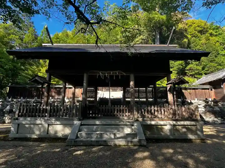 大名持神社の{uncategorized: "未分類", other: "その他", undefined: "問題あり", building: "その他建物", grave: "お墓", sacred_gate: "鳥居", guardian: "狛犬", statue: "像", buddha: "仏像", history: "歴史", nature: "自然", garden: "庭園", animal: "動物", pagoda: "塔", temizu: "手水舎", mountain_gate: "山門・神門", sanctuary: "本殿・本堂", subordinate: "末社・摂社", art: "芸術", scenery: "景色", jizo: "地蔵", ema: "絵馬", goshuin: "御朱印", omikuji: "おみくじ", items: "授与品その他", amulet: "お守り", goshuincho: "御朱印帳", eats: "食事", festival: "お祭り", votive_dance: "神楽", shichigosan: "七五三参", wedding: "結婚式", experience: "体験その他", initially: "初詣", around: "周辺", anti_infection: "感染症対策"}