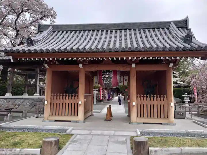 日限地蔵尊 観音院の山門・神門