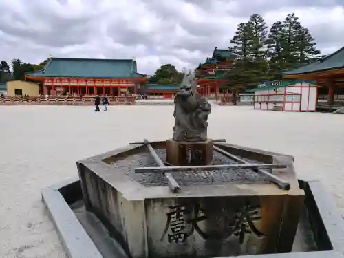 平安神宮の{uncategorized: "未分類", other: "その他", undefined: "問題あり", building: "その他建物", grave: "お墓", sacred_gate: "鳥居", guardian: "狛犬", statue: "像", buddha: "仏像", history: "歴史", nature: "自然", garden: "庭園", animal: "動物", pagoda: "塔", temizu: "手水舎", mountain_gate: "山門・神門", sanctuary: "本殿・本堂", subordinate: "末社・摂社", art: "芸術", scenery: "景色", jizo: "地蔵", ema: "絵馬", goshuin: "御朱印", omikuji: "おみくじ", items: "授与品その他", amulet: "お守り", goshuincho: "御朱印帳", eats: "食事", festival: "お祭り", votive_dance: "神楽", shichigosan: "七五三参", wedding: "結婚式", experience: "体験その他", initially: "初詣", around: "周辺", anti_infection: "感染症対策"}