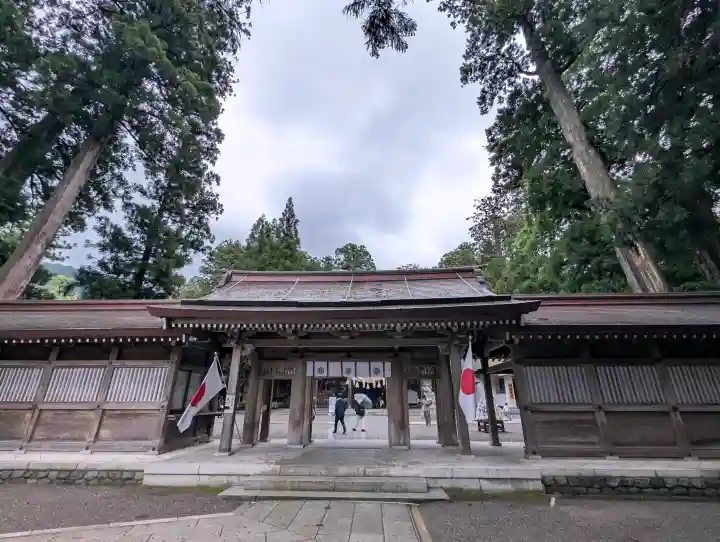 白山比咩神社の{uncategorized: "未分類", other: "その他", undefined: "問題あり", building: "その他建物", grave: "お墓", sacred_gate: "鳥居", guardian: "狛犬", statue: "像", buddha: "仏像", history: "歴史", nature: "自然", garden: "庭園", animal: "動物", pagoda: "塔", temizu: "手水舎", mountain_gate: "山門・神門", sanctuary: "本殿・本堂", subordinate: "末社・摂社", art: "芸術", scenery: "景色", jizo: "地蔵", ema: "絵馬", goshuin: "御朱印", omikuji: "おみくじ", items: "授与品その他", amulet: "お守り", goshuincho: "御朱印帳", eats: "食事", festival: "お祭り", votive_dance: "神楽", shichigosan: "七五三参", wedding: "結婚式", experience: "体験その他", initially: "初詣", around: "周辺", anti_infection: "感染症対策"}