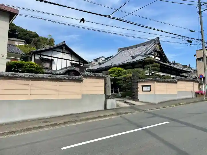 長源寺の{uncategorized: "未分類", other: "その他", undefined: "問題あり", building: "その他建物", grave: "お墓", sacred_gate: "鳥居", guardian: "狛犬", statue: "像", buddha: "仏像", history: "歴史", nature: "自然", garden: "庭園", animal: "動物", pagoda: "塔", temizu: "手水舎", mountain_gate: "山門・神門", sanctuary: "本殿・本堂", subordinate: "末社・摂社", art: "芸術", scenery: "景色", jizo: "地蔵", ema: "絵馬", goshuin: "御朱印", omikuji: "おみくじ", items: "授与品その他", amulet: "お守り", goshuincho: "御朱印帳", eats: "食事", festival: "お祭り", votive_dance: "神楽", shichigosan: "七五三参", wedding: "結婚式", experience: "体験その他", initially: "初詣", around: "周辺", anti_infection: "感染症対策"}