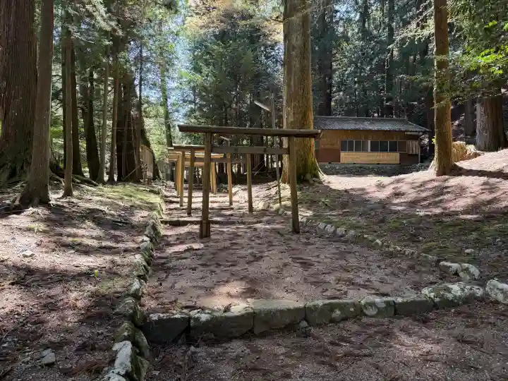 蘭宇氣白神社の{uncategorized: "未分類", other: "その他", undefined: "問題あり", building: "その他建物", grave: "お墓", sacred_gate: "鳥居", guardian: "狛犬", statue: "像", buddha: "仏像", history: "歴史", nature: "自然", garden: "庭園", animal: "動物", pagoda: "塔", temizu: "手水舎", mountain_gate: "山門・神門", sanctuary: "本殿・本堂", subordinate: "末社・摂社", art: "芸術", scenery: "景色", jizo: "地蔵", ema: "絵馬", goshuin: "御朱印", omikuji: "おみくじ", items: "授与品その他", amulet: "お守り", goshuincho: "御朱印帳", eats: "食事", festival: "お祭り", votive_dance: "神楽", shichigosan: "七五三参", wedding: "結婚式", experience: "体験その他", initially: "初詣", around: "周辺", anti_infection: "感染症対策"}