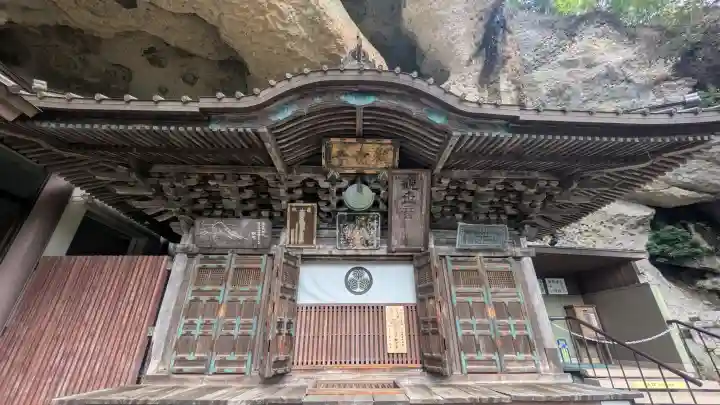 大谷寺の{uncategorized: "未分類", other: "その他", undefined: "問題あり", building: "その他建物", grave: "お墓", sacred_gate: "鳥居", guardian: "狛犬", statue: "像", buddha: "仏像", history: "歴史", nature: "自然", garden: "庭園", animal: "動物", pagoda: "塔", temizu: "手水舎", mountain_gate: "山門・神門", sanctuary: "本殿・本堂", subordinate: "末社・摂社", art: "芸術", scenery: "景色", jizo: "地蔵", ema: "絵馬", goshuin: "御朱印", omikuji: "おみくじ", items: "授与品その他", amulet: "お守り", goshuincho: "御朱印帳", eats: "食事", festival: "お祭り", votive_dance: "神楽", shichigosan: "七五三参", wedding: "結婚式", experience: "体験その他", initially: "初詣", around: "周辺", anti_infection: "感染症対策"}