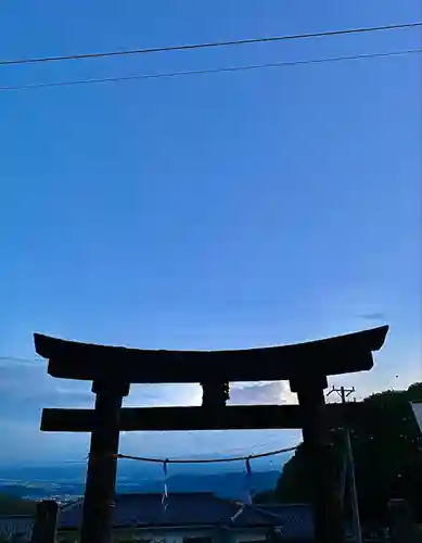 菱野健功神社の鳥居