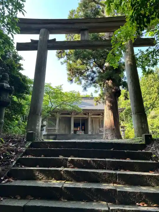 鳥海山大物忌神社吹浦口ノ宮の{uncategorized: "未分類", other: "その他", undefined: "問題あり", building: "その他建物", grave: "お墓", sacred_gate: "鳥居", guardian: "狛犬", statue: "像", buddha: "仏像", history: "歴史", nature: "自然", garden: "庭園", animal: "動物", pagoda: "塔", temizu: "手水舎", mountain_gate: "山門・神門", sanctuary: "本殿・本堂", subordinate: "末社・摂社", art: "芸術", scenery: "景色", jizo: "地蔵", ema: "絵馬", goshuin: "御朱印", omikuji: "おみくじ", items: "授与品その他", amulet: "お守り", goshuincho: "御朱印帳", eats: "食事", festival: "お祭り", votive_dance: "神楽", shichigosan: "七五三参", wedding: "結婚式", experience: "体験その他", initially: "初詣", around: "周辺", anti_infection: "感染症対策"}