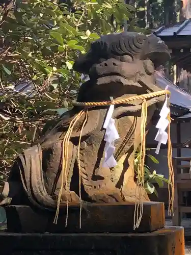 御岩神社の狛犬