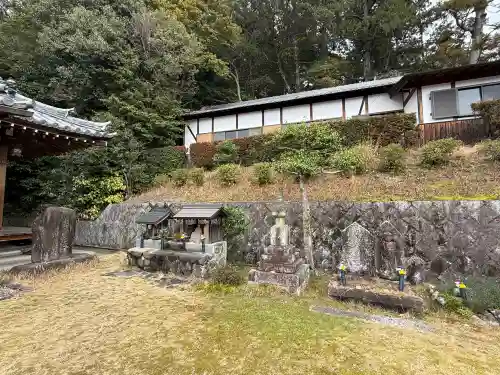 根聖院の{uncategorized: "未分類", other: "その他", undefined: "問題あり", building: "その他建物", grave: "お墓", sacred_gate: "鳥居", guardian: "狛犬", statue: "像", buddha: "仏像", history: "歴史", nature: "自然", garden: "庭園", animal: "動物", pagoda: "塔", temizu: "手水舎", mountain_gate: "山門・神門", sanctuary: "本殿・本堂", subordinate: "末社・摂社", art: "芸術", scenery: "景色", jizo: "地蔵", ema: "絵馬", goshuin: "御朱印", omikuji: "おみくじ", items: "授与品その他", amulet: "お守り", goshuincho: "御朱印帳", eats: "食事", festival: "お祭り", votive_dance: "神楽", shichigosan: "七五三参", wedding: "結婚式", experience: "体験その他", initially: "初詣", around: "周辺", anti_infection: "感染症対策"}