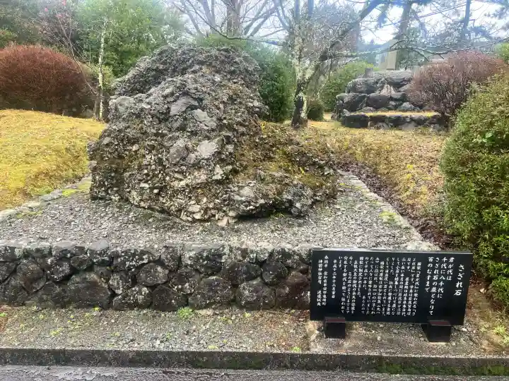 熊野大社の{uncategorized: "未分類", other: "その他", undefined: "問題あり", building: "その他建物", grave: "お墓", sacred_gate: "鳥居", guardian: "狛犬", statue: "像", buddha: "仏像", history: "歴史", nature: "自然", garden: "庭園", animal: "動物", pagoda: "塔", temizu: "手水舎", mountain_gate: "山門・神門", sanctuary: "本殿・本堂", subordinate: "末社・摂社", art: "芸術", scenery: "景色", jizo: "地蔵", ema: "絵馬", goshuin: "御朱印", omikuji: "おみくじ", items: "授与品その他", amulet: "お守り", goshuincho: "御朱印帳", eats: "食事", festival: "お祭り", votive_dance: "神楽", shichigosan: "七五三参", wedding: "結婚式", experience: "体験その他", initially: "初詣", around: "周辺", anti_infection: "感染症対策"}