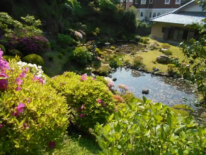 仏行寺(佛行寺)の庭園
