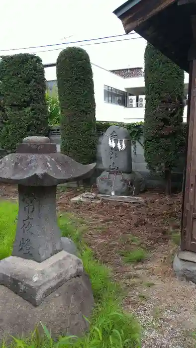 尾萬稲荷神社の建物その他