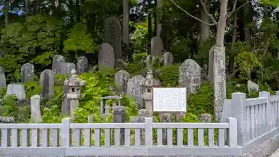 富士山東口本宮 冨士浅間神社の{uncategorized: "未分類", other: "その他", undefined: "問題あり", building: "その他建物", grave: "お墓", sacred_gate: "鳥居", guardian: "狛犬", statue: "像", buddha: "仏像", history: "歴史", nature: "自然", garden: "庭園", animal: "動物", pagoda: "塔", temizu: "手水舎", mountain_gate: "山門・神門", sanctuary: "本殿・本堂", subordinate: "末社・摂社", art: "芸術", scenery: "景色", jizo: "地蔵", ema: "絵馬", goshuin: "御朱印", omikuji: "おみくじ", items: "授与品その他", amulet: "お守り", goshuincho: "御朱印帳", eats: "食事", festival: "お祭り", votive_dance: "神楽", shichigosan: "七五三参", wedding: "結婚式", experience: "体験その他", initially: "初詣", around: "周辺", anti_infection: "感染症対策"}
