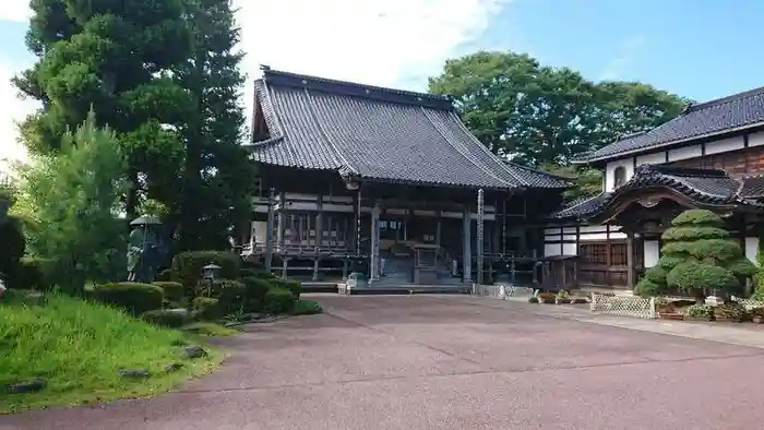 蓮花寺の本殿