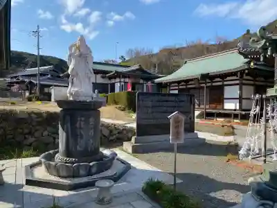 八浄寺の{uncategorized: "未分類", other: "その他", undefined: "問題あり", building: "その他建物", grave: "お墓", sacred_gate: "鳥居", guardian: "狛犬", statue: "像", buddha: "仏像", history: "歴史", nature: "自然", garden: "庭園", animal: "動物", pagoda: "塔", temizu: "手水舎", mountain_gate: "山門・神門", sanctuary: "本殿・本堂", subordinate: "末社・摂社", art: "芸術", scenery: "景色", jizo: "地蔵", ema: "絵馬", goshuin: "御朱印", omikuji: "おみくじ", items: "授与品その他", amulet: "お守り", goshuincho: "御朱印帳", eats: "食事", festival: "お祭り", votive_dance: "神楽", shichigosan: "七五三参", wedding: "結婚式", experience: "体験その他", initially: "初詣", around: "周辺", anti_infection: "感染症対策"}