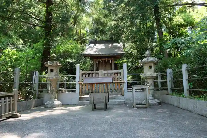 闘鶏神社の末社・摂社