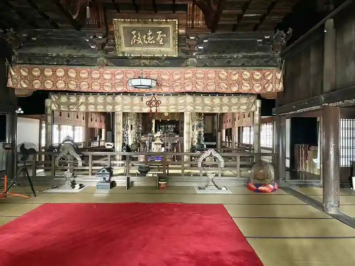 斑鳩寺の本殿・本堂