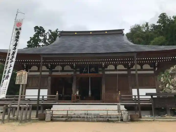 観音正寺の本殿・本堂