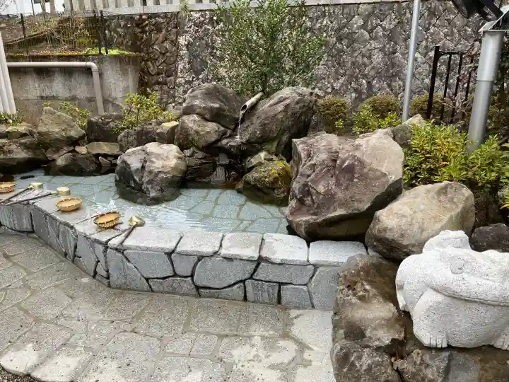 金蛇水神社の{uncategorized: "未分類", other: "その他", undefined: "問題あり", building: "その他建物", grave: "お墓", sacred_gate: "鳥居", guardian: "狛犬", statue: "像", buddha: "仏像", history: "歴史", nature: "自然", garden: "庭園", animal: "動物", pagoda: "塔", temizu: "手水舎", mountain_gate: "山門・神門", sanctuary: "本殿・本堂", subordinate: "末社・摂社", art: "芸術", scenery: "景色", jizo: "地蔵", ema: "絵馬", goshuin: "御朱印", omikuji: "おみくじ", items: "授与品その他", amulet: "お守り", goshuincho: "御朱印帳", eats: "食事", festival: "お祭り", votive_dance: "神楽", shichigosan: "七五三参", wedding: "結婚式", experience: "体験その他", initially: "初詣", around: "周辺", anti_infection: "感染症対策"}