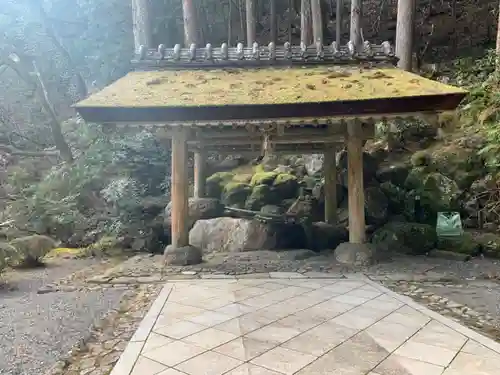 身延山 祖廟拝殿の手水舎
