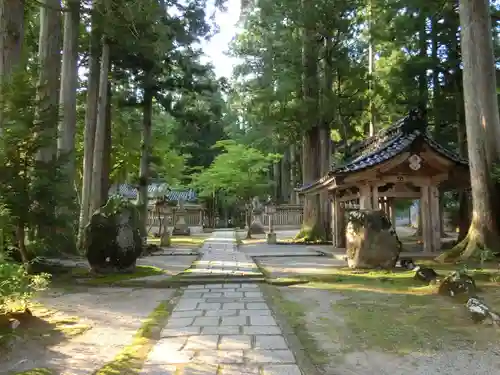 雄山神社中宮祈願殿(富山県)