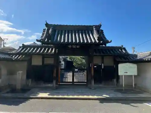 大安寺の山門