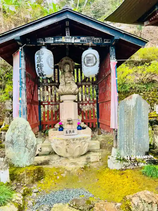 金昌寺の{uncategorized: "未分類", other: "その他", undefined: "問題あり", building: "その他建物", grave: "お墓", sacred_gate: "鳥居", guardian: "狛犬", statue: "像", buddha: "仏像", history: "歴史", nature: "自然", garden: "庭園", animal: "動物", pagoda: "塔", temizu: "手水舎", mountain_gate: "山門・神門", sanctuary: "本殿・本堂", subordinate: "末社・摂社", art: "芸術", scenery: "景色", jizo: "地蔵", ema: "絵馬", goshuin: "御朱印", omikuji: "おみくじ", items: "授与品その他", amulet: "お守り", goshuincho: "御朱印帳", eats: "食事", festival: "お祭り", votive_dance: "神楽", shichigosan: "七五三参", wedding: "結婚式", experience: "体験その他", initially: "初詣", around: "周辺", anti_infection: "感染症対策"}