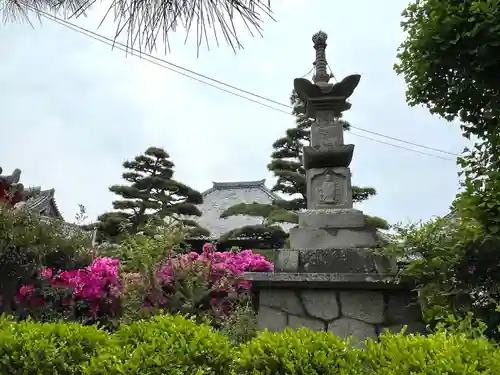 超世院（常楽寺塔頭）の塔