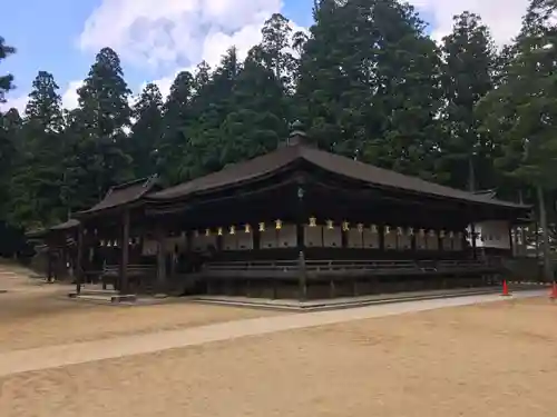 壇上伽藍の本殿・本堂