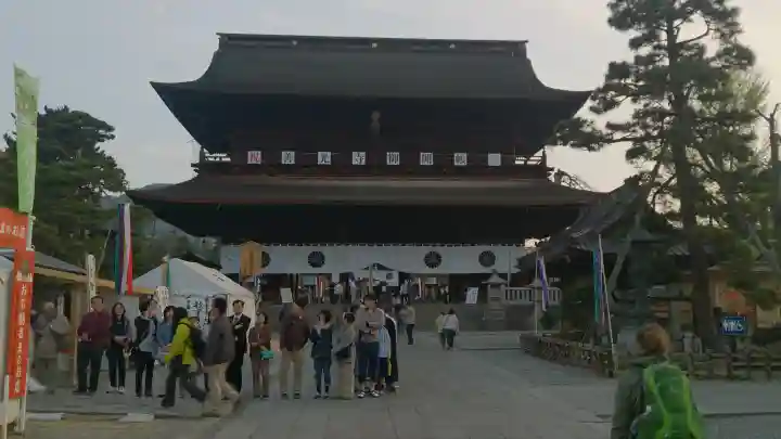 善光寺の{uncategorized: "未分類", other: "その他", undefined: "問題あり", building: "その他建物", grave: "お墓", sacred_gate: "鳥居", guardian: "狛犬", statue: "像", buddha: "仏像", history: "歴史", nature: "自然", garden: "庭園", animal: "動物", pagoda: "塔", temizu: "手水舎", mountain_gate: "山門・神門", sanctuary: "本殿・本堂", subordinate: "末社・摂社", art: "芸術", scenery: "景色", jizo: "地蔵", ema: "絵馬", goshuin: "御朱印", omikuji: "おみくじ", items: "授与品その他", amulet: "お守り", goshuincho: "御朱印帳", eats: "食事", festival: "お祭り", votive_dance: "神楽", shichigosan: "七五三参", wedding: "結婚式", experience: "体験その他", initially: "初詣", around: "周辺", anti_infection: "感染症対策"}