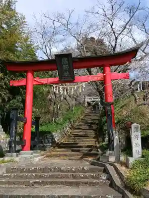 熊野神社の{uncategorized: "未分類", other: "その他", undefined: "問題あり", building: "その他建物", grave: "お墓", sacred_gate: "鳥居", guardian: "狛犬", statue: "像", buddha: "仏像", history: "歴史", nature: "自然", garden: "庭園", animal: "動物", pagoda: "塔", temizu: "手水舎", mountain_gate: "山門・神門", sanctuary: "本殿・本堂", subordinate: "末社・摂社", art: "芸術", scenery: "景色", jizo: "地蔵", ema: "絵馬", goshuin: "御朱印", omikuji: "おみくじ", items: "授与品その他", amulet: "お守り", goshuincho: "御朱印帳", eats: "食事", festival: "お祭り", votive_dance: "神楽", shichigosan: "七五三参", wedding: "結婚式", experience: "体験その他", initially: "初詣", around: "周辺", anti_infection: "感染症対策"}
