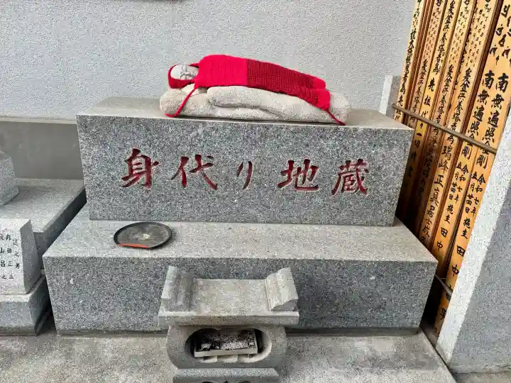 自性院の{uncategorized: "未分類", other: "その他", undefined: "問題あり", building: "その他建物", grave: "お墓", sacred_gate: "鳥居", guardian: "狛犬", statue: "像", buddha: "仏像", history: "歴史", nature: "自然", garden: "庭園", animal: "動物", pagoda: "塔", temizu: "手水舎", mountain_gate: "山門・神門", sanctuary: "本殿・本堂", subordinate: "末社・摂社", art: "芸術", scenery: "景色", jizo: "地蔵", ema: "絵馬", goshuin: "御朱印", omikuji: "おみくじ", items: "授与品その他", amulet: "お守り", goshuincho: "御朱印帳", eats: "食事", festival: "お祭り", votive_dance: "神楽", shichigosan: "七五三参", wedding: "結婚式", experience: "体験その他", initially: "初詣", around: "周辺", anti_infection: "感染症対策"}