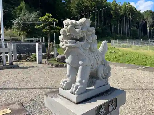 菟上神社の狛犬