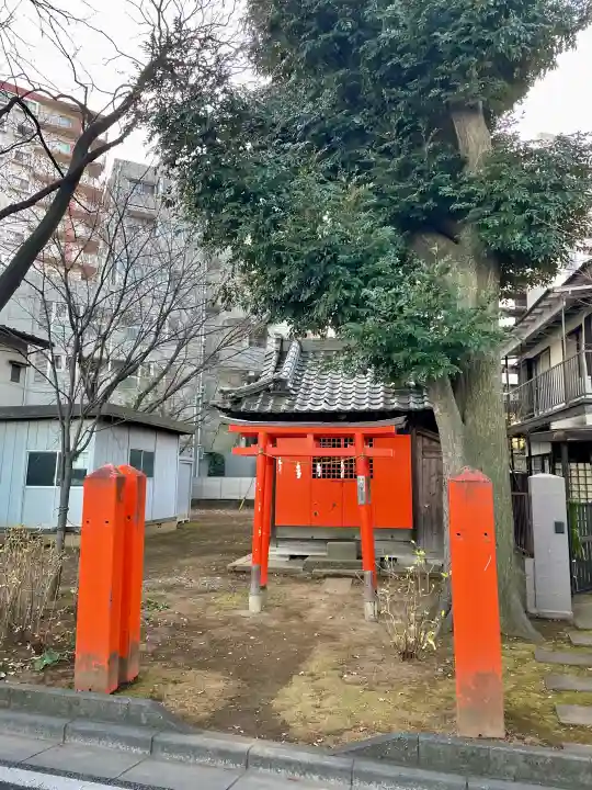 楢姫稲荷神社の{uncategorized: "未分類", other: "その他", undefined: "問題あり", building: "その他建物", grave: "お墓", sacred_gate: "鳥居", guardian: "狛犬", statue: "像", buddha: "仏像", history: "歴史", nature: "自然", garden: "庭園", animal: "動物", pagoda: "塔", temizu: "手水舎", mountain_gate: "山門・神門", sanctuary: "本殿・本堂", subordinate: "末社・摂社", art: "芸術", scenery: "景色", jizo: "地蔵", ema: "絵馬", goshuin: "御朱印", omikuji: "おみくじ", items: "授与品その他", amulet: "お守り", goshuincho: "御朱印帳", eats: "食事", festival: "お祭り", votive_dance: "神楽", shichigosan: "七五三参", wedding: "結婚式", experience: "体験その他", initially: "初詣", around: "周辺", anti_infection: "感染症対策"}