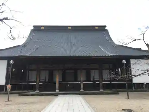 誠照寺の本殿・本堂