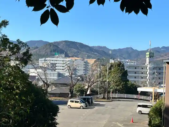 出雲伊波比神社の{uncategorized: "未分類", other: "その他", undefined: "問題あり", building: "その他建物", grave: "お墓", sacred_gate: "鳥居", guardian: "狛犬", statue: "像", buddha: "仏像", history: "歴史", nature: "自然", garden: "庭園", animal: "動物", pagoda: "塔", temizu: "手水舎", mountain_gate: "山門・神門", sanctuary: "本殿・本堂", subordinate: "末社・摂社", art: "芸術", scenery: "景色", jizo: "地蔵", ema: "絵馬", goshuin: "御朱印", omikuji: "おみくじ", items: "授与品その他", amulet: "お守り", goshuincho: "御朱印帳", eats: "食事", festival: "お祭り", votive_dance: "神楽", shichigosan: "七五三参", wedding: "結婚式", experience: "体験その他", initially: "初詣", around: "周辺", anti_infection: "感染症対策"}