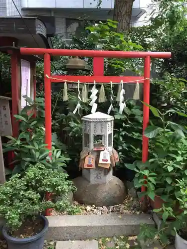 三崎稲荷神社の鳥居