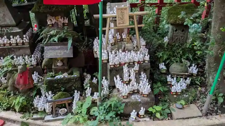 佐助稲荷神社の末社・摂社