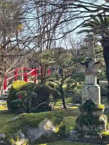 伊勢の国 四天王寺の{uncategorized: "未分類", other: "その他", undefined: "問題あり", building: "その他建物", grave: "お墓", sacred_gate: "鳥居", guardian: "狛犬", statue: "像", buddha: "仏像", history: "歴史", nature: "自然", garden: "庭園", animal: "動物", pagoda: "塔", temizu: "手水舎", mountain_gate: "山門・神門", sanctuary: "本殿・本堂", subordinate: "末社・摂社", art: "芸術", scenery: "景色", jizo: "地蔵", ema: "絵馬", goshuin: "御朱印", omikuji: "おみくじ", items: "授与品その他", amulet: "お守り", goshuincho: "御朱印帳", eats: "食事", festival: "お祭り", votive_dance: "神楽", shichigosan: "七五三参", wedding: "結婚式", experience: "体験その他", initially: "初詣", around: "周辺", anti_infection: "感染症対策"}